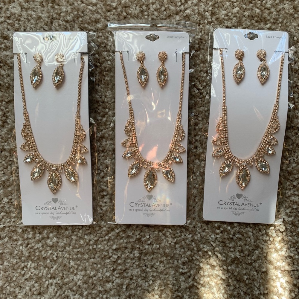 Gold earring and necklace set